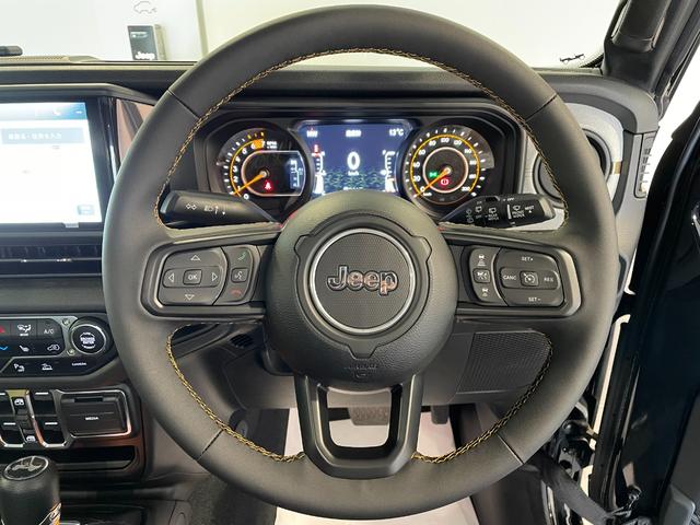 ジープ・ラングラーアンリミテッド スポーツ　登録済未使用車　１２．３型ナビ　ワイヤレスＡｐｐｌｅＣａｒＰｌａｙ　バックカメラ　アダプティブクルーズコントロール　ＬＥＤヘッドライト　ＡＴタイヤ（17枚目）