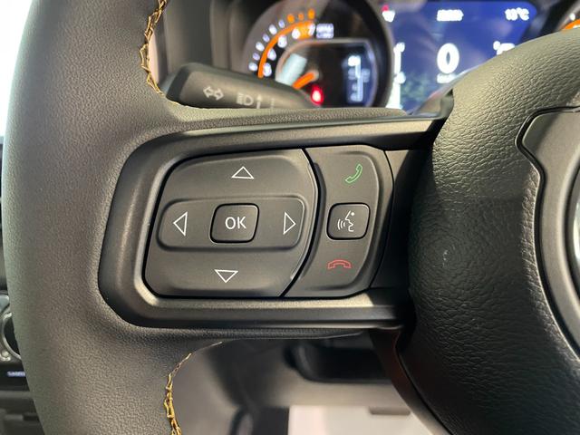 ジープ・ラングラーアンリミテッド スポーツ　登録済未使用車　１２．３型ナビ　ワイヤレスＡｐｐｌｅＣａｒＰｌａｙ　バックカメラ　アダプティブクルーズコントロール　ＬＥＤヘッドライト　ＡＴタイヤ（18枚目）