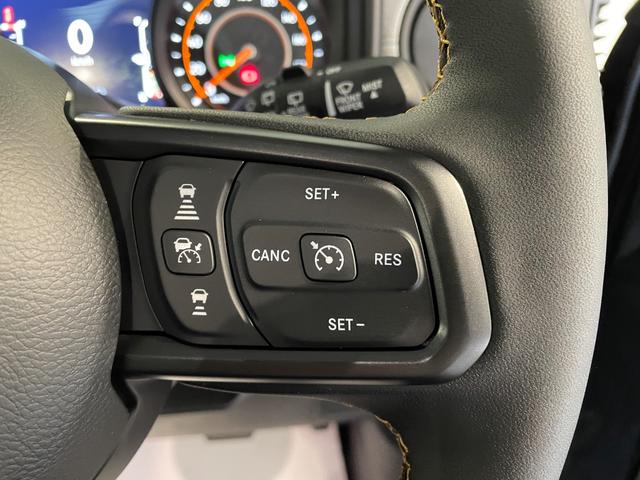 ジープ・ラングラーアンリミテッド スポーツ　登録済未使用車　１２．３型ナビ　ワイヤレスＡｐｐｌｅＣａｒＰｌａｙ　バックカメラ　アダプティブクルーズコントロール　ＬＥＤヘッドライト　ＡＴタイヤ（19枚目）