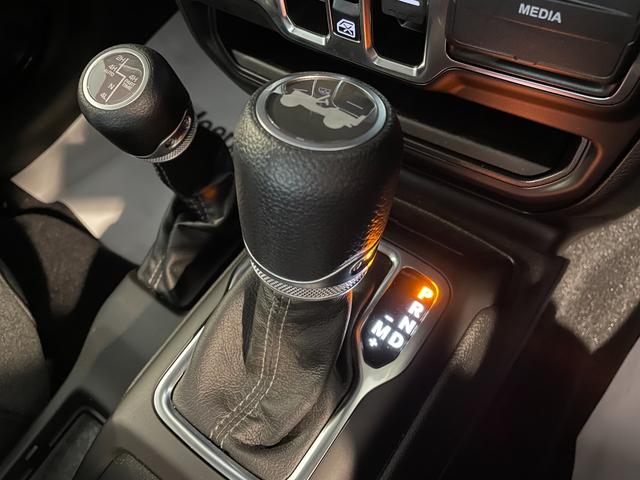 ジープ・ラングラーアンリミテッド スポーツ　登録済未使用車　１２．３型ナビ　ワイヤレスＡｐｐｌｅＣａｒＰｌａｙ　バックカメラ　アダプティブクルーズコントロール　ＬＥＤヘッドライト　ＡＴタイヤ（31枚目）