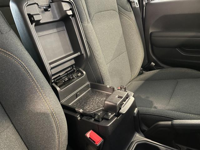 ジープ・ラングラーアンリミテッド スポーツ　登録済未使用車　１２．３型ナビ　ワイヤレスＡｐｐｌｅＣａｒＰｌａｙ　バックカメラ　アダプティブクルーズコントロール　ＬＥＤヘッドライト　ＡＴタイヤ（33枚目）