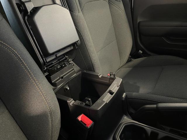 ジープ・ラングラーアンリミテッド スポーツ　登録済未使用車　１２．３型ナビ　ワイヤレスＡｐｐｌｅＣａｒＰｌａｙ　バックカメラ　アダプティブクルーズコントロール　ＬＥＤヘッドライト　ＡＴタイヤ（34枚目）
