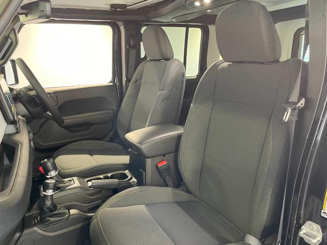 ジープ・ラングラーアンリミテッド スポーツ　登録済未使用車　１２．３型ナビ　ワイヤレスＡｐｐｌｅＣａｒＰｌａｙ　バックカメラ　アダプティブクルーズコントロール　ＬＥＤヘッドライト　ＡＴタイヤ（36枚目）