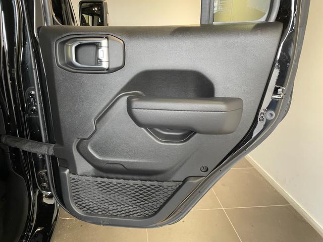 ジープ・ラングラーアンリミテッド スポーツ　登録済未使用車　１２．３型ナビ　ワイヤレスＡｐｐｌｅＣａｒＰｌａｙ　バックカメラ　アダプティブクルーズコントロール　ＬＥＤヘッドライト　ＡＴタイヤ（41枚目）