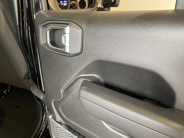 ジープ・ラングラーアンリミテッド スポーツ　登録済未使用車　１２．３型ナビ　ワイヤレスＡｐｐｌｅＣａｒＰｌａｙ　バックカメラ　アダプティブクルーズコントロール　ＬＥＤヘッドライト　ＡＴタイヤ（42枚目）