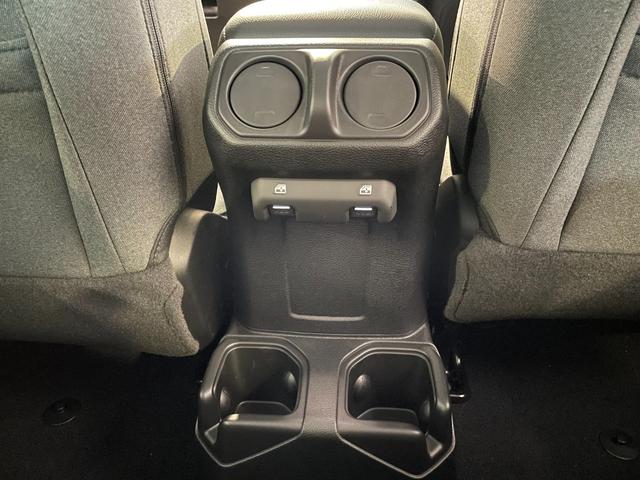 ジープ・ラングラーアンリミテッド スポーツ　登録済未使用車　１２．３型ナビ　ワイヤレスＡｐｐｌｅＣａｒＰｌａｙ　バックカメラ　アダプティブクルーズコントロール　ＬＥＤヘッドライト　ＡＴタイヤ（43枚目）