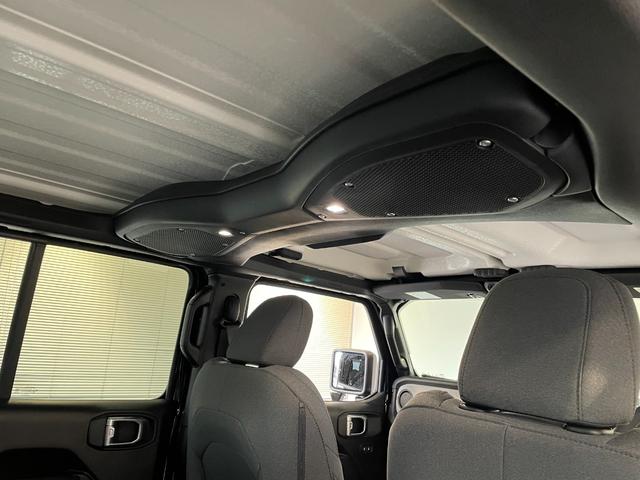 ジープ・ラングラーアンリミテッド スポーツ　登録済未使用車　１２．３型ナビ　ワイヤレスＡｐｐｌｅＣａｒＰｌａｙ　バックカメラ　アダプティブクルーズコントロール　ＬＥＤヘッドライト　ＡＴタイヤ（44枚目）