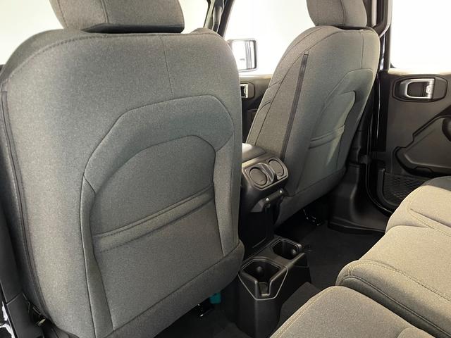 ジープ・ラングラーアンリミテッド スポーツ　登録済未使用車　１２．３型ナビ　ワイヤレスＡｐｐｌｅＣａｒＰｌａｙ　バックカメラ　アダプティブクルーズコントロール　ＬＥＤヘッドライト　ＡＴタイヤ（46枚目）