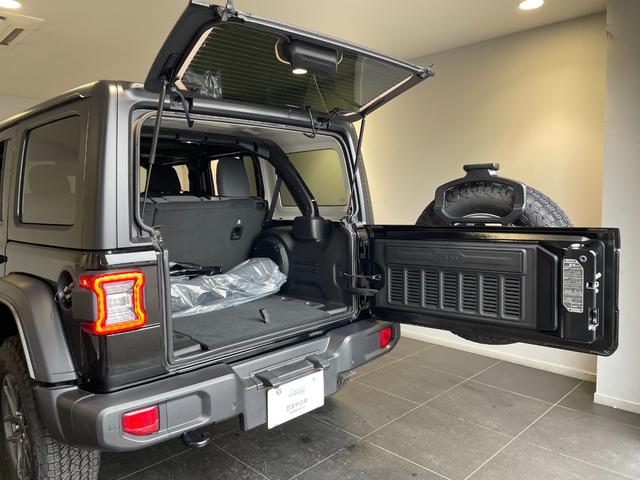 ジープ・ラングラーアンリミテッド スポーツ　登録済未使用車　１２．３型ナビ　ワイヤレスＡｐｐｌｅＣａｒＰｌａｙ　バックカメラ　アダプティブクルーズコントロール　ＬＥＤヘッドライト　ＡＴタイヤ（49枚目）