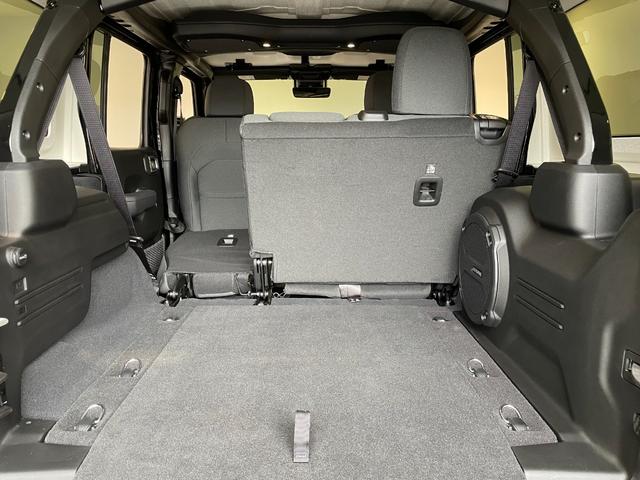ジープ・ラングラーアンリミテッド スポーツ　登録済未使用車　１２．３型ナビ　ワイヤレスＡｐｐｌｅＣａｒＰｌａｙ　バックカメラ　アダプティブクルーズコントロール　ＬＥＤヘッドライト　ＡＴタイヤ（54枚目）