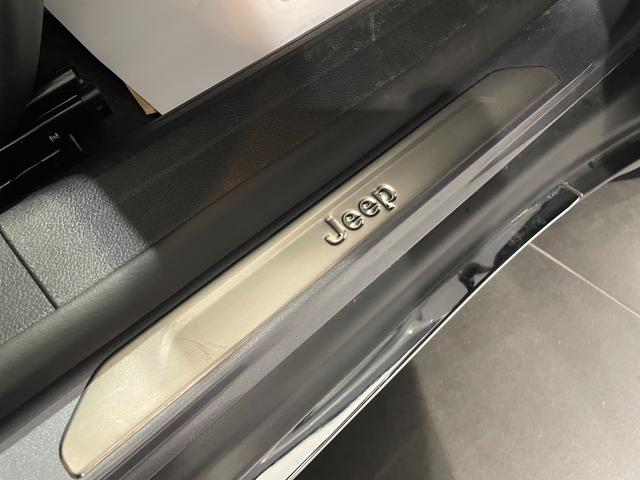 ジープ・コマンダー リミテッド 登録済未使用車 ハンズフリー電動バックドア ワイヤレスAppleCarPlay 10.1型ナビ 360度モニター アダプティブクルーズコントロール ブレーキホールド LEDヘッドライト(17枚目)