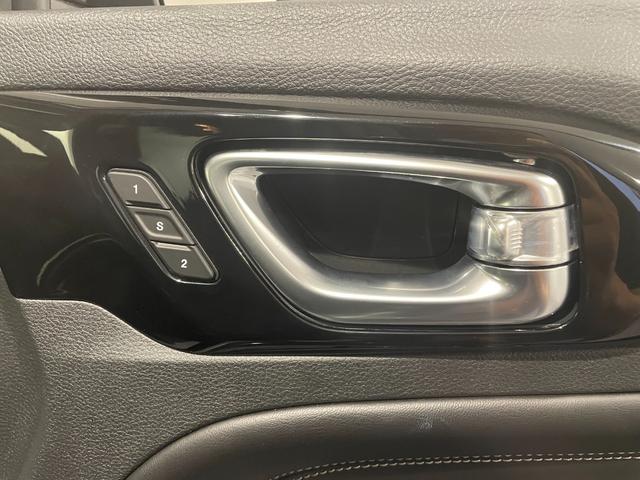 ジープ・コマンダー リミテッド 登録済未使用車 ハンズフリー電動バックドア ワイヤレスAppleCarPlay 10.1型ナビ 360度モニター アダプティブクルーズコントロール ブレーキホールド LEDヘッドライト(18枚目)