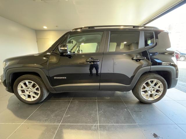 ジープ・レネゲード リミテッド　禁煙車　ＬＥＤヘッドライト　純正ドライブレコーダー前後　電動本革シート　ＡｐｐｌｅＣａｒＰｌａｙ　８．４型ナビ　バックカメラ　ＥＴＣ２．０　アダプティブクルーズコントロール　電動パーキングブレーキ（12枚目）