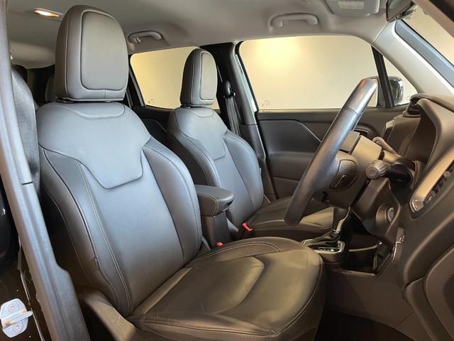 ジープ・レネゲード リミテッド　禁煙車　ＬＥＤヘッドライト　純正ドライブレコーダー前後　電動本革シート　ＡｐｐｌｅＣａｒＰｌａｙ　８．４型ナビ　バックカメラ　ＥＴＣ２．０　アダプティブクルーズコントロール　電動パーキングブレーキ（14枚目）