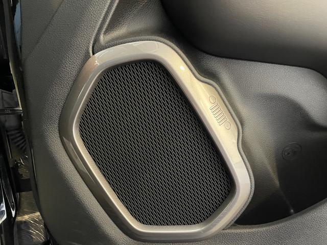 ジープ・レネゲード リミテッド　禁煙車　ＬＥＤヘッドライト　純正ドライブレコーダー前後　電動本革シート　ＡｐｐｌｅＣａｒＰｌａｙ　８．４型ナビ　バックカメラ　ＥＴＣ２．０　アダプティブクルーズコントロール　電動パーキングブレーキ（17枚目）