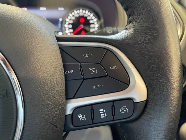 ジープ・レネゲード リミテッド　禁煙車　ＬＥＤヘッドライト　純正ドライブレコーダー前後　電動本革シート　ＡｐｐｌｅＣａｒＰｌａｙ　８．４型ナビ　バックカメラ　ＥＴＣ２．０　アダプティブクルーズコントロール　電動パーキングブレーキ（22枚目）