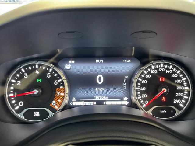 ジープ・レネゲード リミテッド　禁煙車　ＬＥＤヘッドライト　純正ドライブレコーダー前後　電動本革シート　ＡｐｐｌｅＣａｒＰｌａｙ　８．４型ナビ　バックカメラ　ＥＴＣ２．０　アダプティブクルーズコントロール　電動パーキングブレーキ（23枚目）