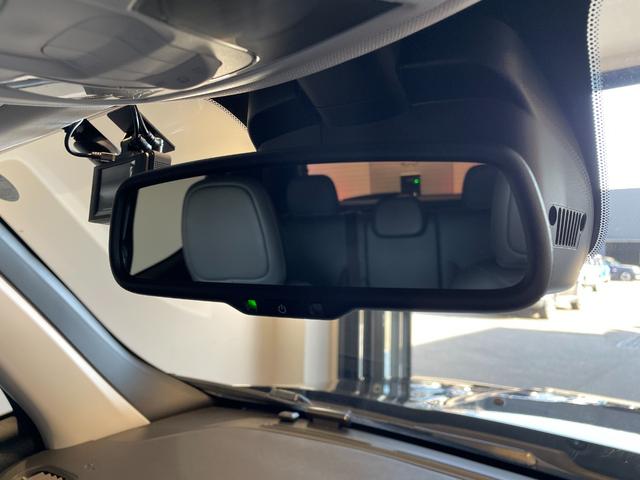 ジープ・レネゲード リミテッド　禁煙車　ＬＥＤヘッドライト　純正ドライブレコーダー前後　電動本革シート　ＡｐｐｌｅＣａｒＰｌａｙ　８．４型ナビ　バックカメラ　ＥＴＣ２．０　アダプティブクルーズコントロール　電動パーキングブレーキ（26枚目）