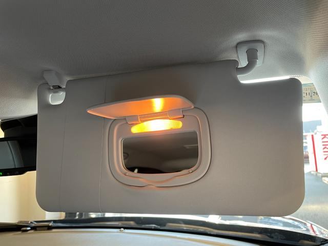 ジープ・レネゲード リミテッド　禁煙車　ＬＥＤヘッドライト　純正ドライブレコーダー前後　電動本革シート　ＡｐｐｌｅＣａｒＰｌａｙ　８．４型ナビ　バックカメラ　ＥＴＣ２．０　アダプティブクルーズコントロール　電動パーキングブレーキ（28枚目）