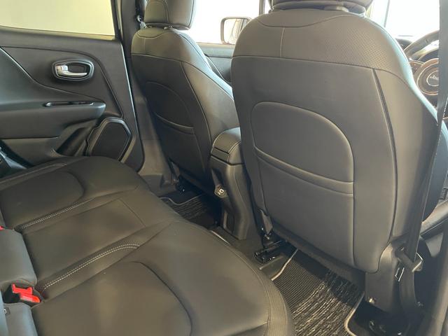ジープ・レネゲード リミテッド　禁煙車　ＬＥＤヘッドライト　純正ドライブレコーダー前後　電動本革シート　ＡｐｐｌｅＣａｒＰｌａｙ　８．４型ナビ　バックカメラ　ＥＴＣ２．０　アダプティブクルーズコントロール　電動パーキングブレーキ（42枚目）