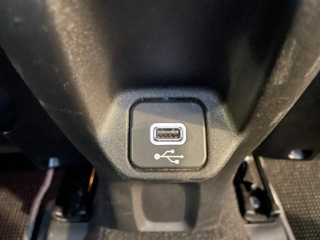 ジープ・レネゲード リミテッド　禁煙車　ＬＥＤヘッドライト　純正ドライブレコーダー前後　電動本革シート　ＡｐｐｌｅＣａｒＰｌａｙ　８．４型ナビ　バックカメラ　ＥＴＣ２．０　アダプティブクルーズコントロール　電動パーキングブレーキ（43枚目）