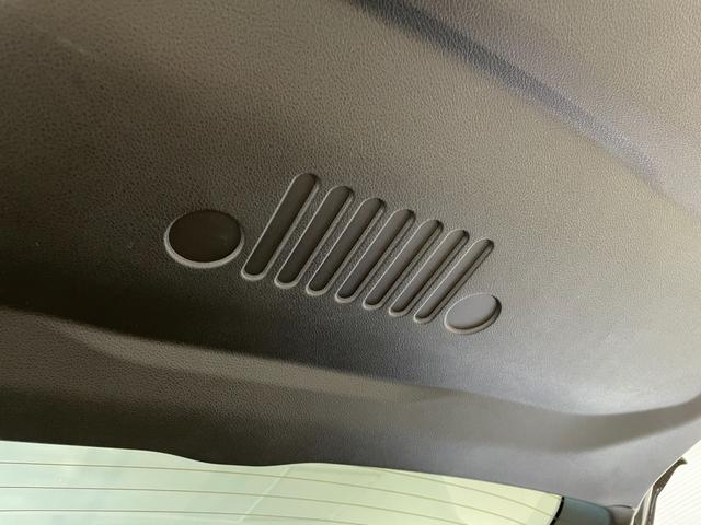 ジープ・レネゲード リミテッド　禁煙車　ＬＥＤヘッドライト　純正ドライブレコーダー前後　電動本革シート　ＡｐｐｌｅＣａｒＰｌａｙ　８．４型ナビ　バックカメラ　ＥＴＣ２．０　アダプティブクルーズコントロール　電動パーキングブレーキ（53枚目）
