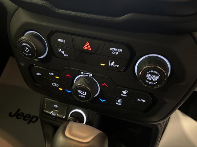 ジープ・レネゲード リミテッド　電動本革シート　アダプティブクルーズコントロール　シートヒーター（24枚目）