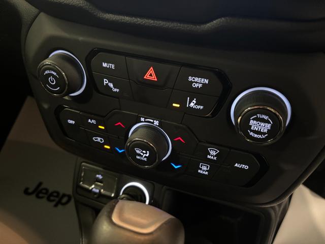 ジープ・レネゲード リミテッド　電動本革シート　アダプティブクルーズコントロール　シートヒーター（25枚目）