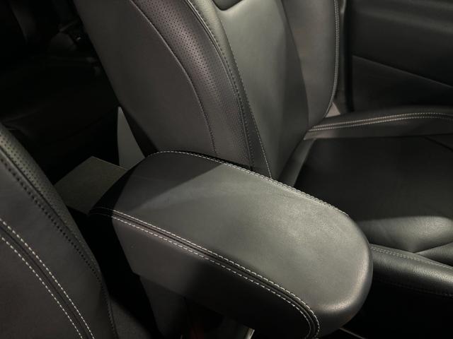 ジープ・レネゲード リミテッド　電動本革シート　アダプティブクルーズコントロール　シートヒーター（29枚目）