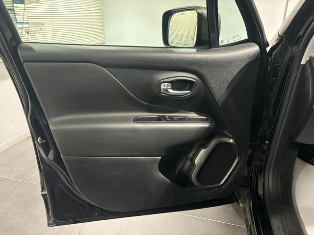 ジープ・レネゲード リミテッド　電動本革シート　アダプティブクルーズコントロール　シートヒーター（32枚目）