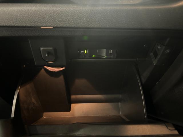 ジープ・レネゲード リミテッド　電動本革シート　アダプティブクルーズコントロール　シートヒーター（34枚目）