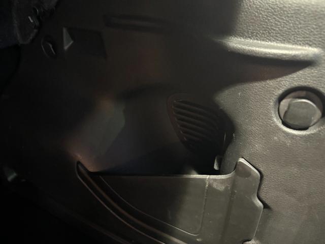 ジープ・レネゲード リミテッド　電動本革シート　アダプティブクルーズコントロール　シートヒーター（42枚目）