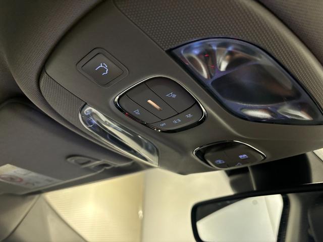 ジープ・コマンダー リミテッド　登録済未使用車　サンルーフ　ハンズフリー電動バックドア　ワイヤレスＡｐｐｌｅＣａｒＰｌａｙ　１０．１型ナビ　３６０度モニター　アダプティブクルーズコントロール　ブレーキホールド　電動パーキングブレーキ（32枚目）