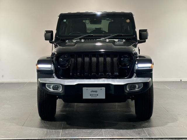 ジープ・ラングラーアンリミテッド サハラ　ワンオーナー　禁煙車　ドラレコ前後　Ａｐｐｌｅ　Ｃａｒ　Ｐｌａｙ　本革シート　シートヒーター　アダプティブクルーズコントロール　ＬＥＤヘッドライト（4枚目）