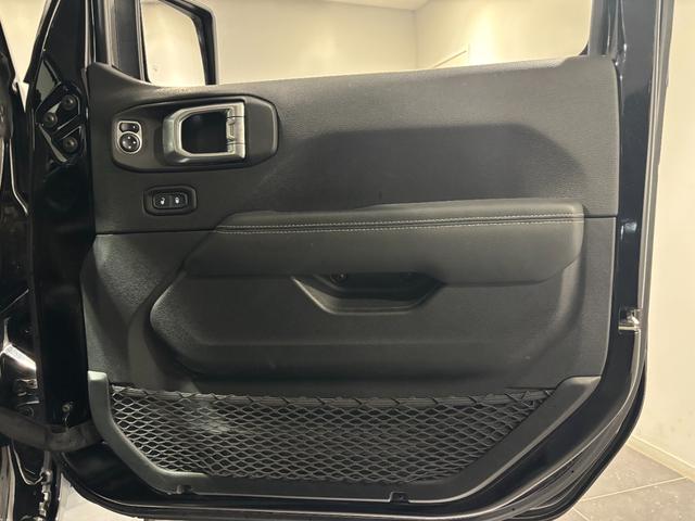 ジープ・ラングラーアンリミテッド サハラ　ワンオーナー　禁煙車　ドラレコ前後　Ａｐｐｌｅ　Ｃａｒ　Ｐｌａｙ　本革シート　シートヒーター　アダプティブクルーズコントロール　ＬＥＤヘッドライト（12枚目）