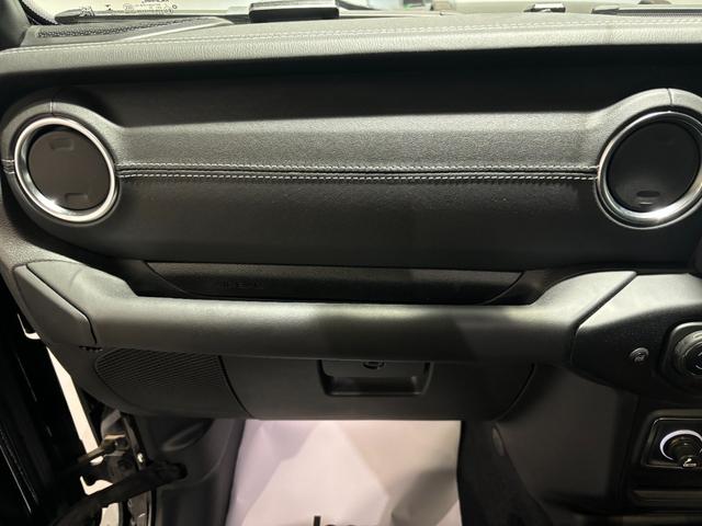 ジープ・ラングラーアンリミテッド サハラ　ワンオーナー　禁煙車　ドラレコ前後　Ａｐｐｌｅ　Ｃａｒ　Ｐｌａｙ　本革シート　シートヒーター　アダプティブクルーズコントロール　ＬＥＤヘッドライト（32枚目）