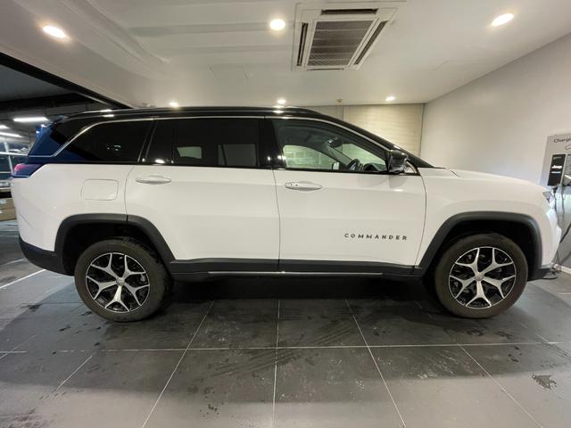 ジープ・コマンダー リミテッド　ワンオーナー　禁煙車　ドラレコ前後　電動本革シートシートヒーター　１０．１インチナビ　ワイヤレスＡｐｐｌｅ　Ｃａｒ　Ｐｌａｙ　ハンズフリーパワーリフトゲート　ワイヤレス充電　ＬＥＤヘッドライト（12枚目）