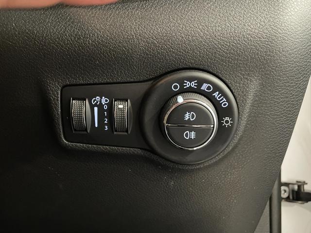 ジープ・コマンダー リミテッド　ワンオーナー　禁煙車　ドラレコ前後　電動本革シートシートヒーター　１０．１インチナビ　ワイヤレスＡｐｐｌｅ　Ｃａｒ　Ｐｌａｙ　ハンズフリーパワーリフトゲート　ワイヤレス充電　ＬＥＤヘッドライト（53枚目）