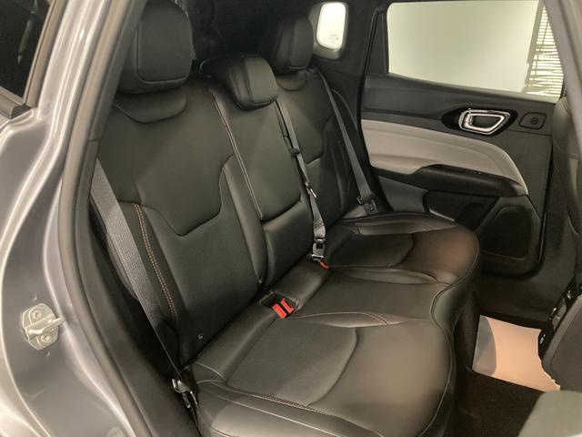ジープ・コンパス リミテッド　元デモカー　１０．１型ナビ　３６０度モニター　ワイヤレスＡｐｐｌｅＣａｒＰｌａｙ　電動本革シート　ＬＥＤヘッドライト　ハンズフリー電動バックドア　シートヒーター　ハンドルヒーター（32枚目）