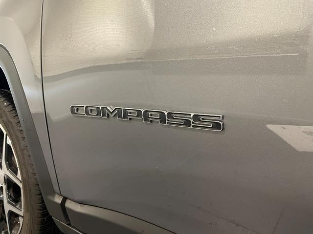 ジープ・コンパス リミテッド　元デモカー　１０．１型ナビ　３６０度モニター　ワイヤレスＡｐｐｌｅＣａｒＰｌａｙ　電動本革シート　ＬＥＤヘッドライト　ハンズフリー電動バックドア　シートヒーター　ハンドルヒーター（50枚目）