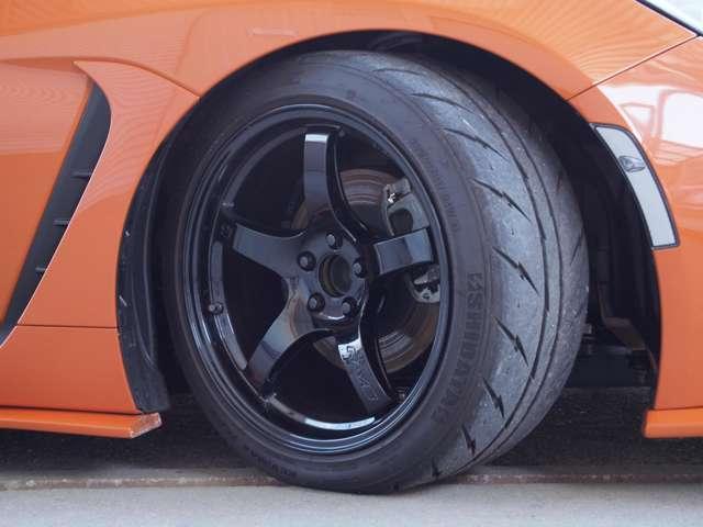 ＧＲ８６ ＲＺ　１０周年限定車　フロア６速ＭＴ　チャージスピードフルエアロ　ＨＫＳ車高調　ＳＫＩＤＲＡＣＩＮＧアーム／ロッド　１７インチＡＷ（ＲＡＹＳグラムライツ５７ＣＡ）・ＡＰＥＸマフラー（18枚目）