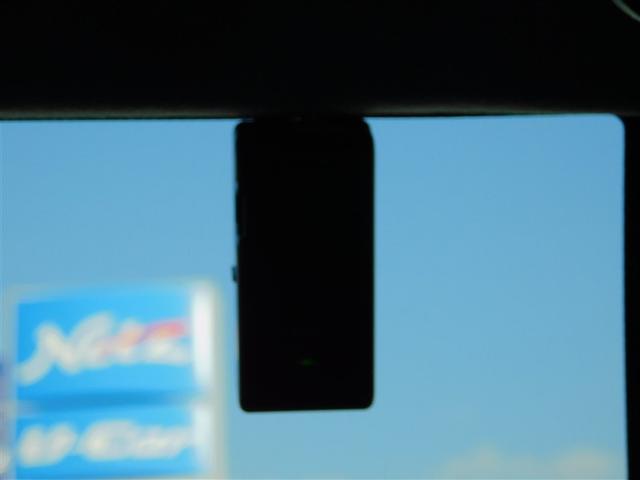 タンク カスタムＧ－Ｔ　スマキ－　地上デジタル　アルミホイル　踏み間違い防止装置　両側電動ドア　ＬＥＤヘッドライト　クルコン　リアカメラ　横滑り防止装置　ＥＴＣ　ウォークスルー　キーレス　ドライブレコーダー　ＴＶナビ　ＤＶＤ（17枚目）