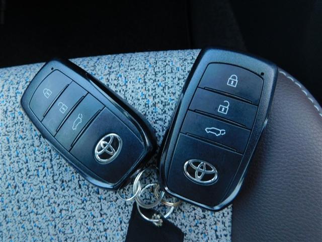 ヤリスクロス ハイブリッドZ クルーズC 横滑防止装置 リアカメラ LEDライト 点検記録簿 盗難防止装置 電動シート ドライブレコーダー AW キーレス スマートキー ABS 4WD ETC AC100V エアバッグ エアコン(27枚目)