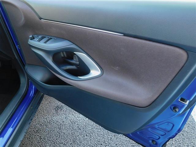 ヤリスクロス ハイブリッドZ クルーズC 横滑防止装置 リアカメラ LEDライト 点検記録簿 盗難防止装置 電動シート ドライブレコーダー AW キーレス スマートキー ABS 4WD ETC AC100V エアバッグ エアコン(36枚目)