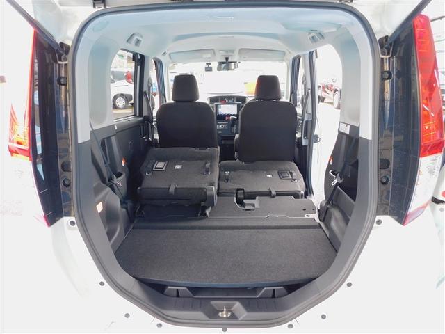 リヤシートを前方にダイブイン格納させるとフラットなフロアーの奥行きがひろがり大きな荷物や長い荷物まで積載可能です