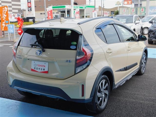 アクア クロスオーバー　メディアプレイヤー接続　Ｂカメラ　イモビライザー　ナビＴＶ　エアコン　ＬＥＤ　ＥＳＣ　アルミホイール　キーフリー　ワンセグ　ＥＴＣ　パワーステアリング　パワーウィンドウ　メモリーナビ　ＡＢＳ（3枚目）