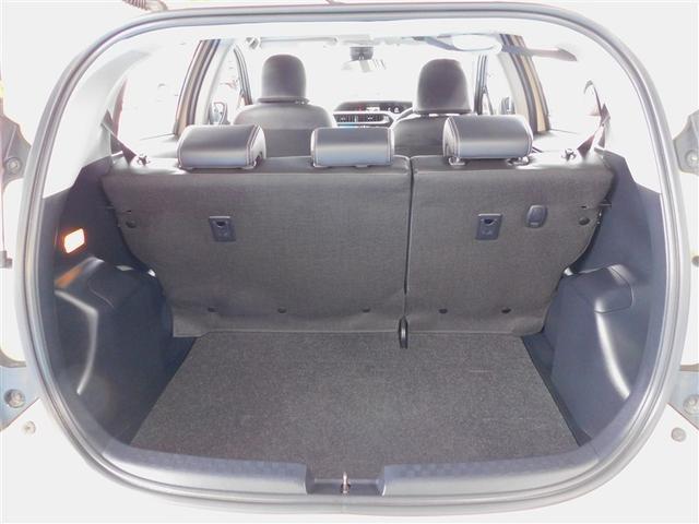 アクア クロスオーバー　メディアプレイヤー接続　Ｂカメラ　イモビライザー　ナビＴＶ　エアコン　ＬＥＤ　ＥＳＣ　アルミホイール　キーフリー　ワンセグ　ＥＴＣ　パワーステアリング　パワーウィンドウ　メモリーナビ　ＡＢＳ（9枚目）