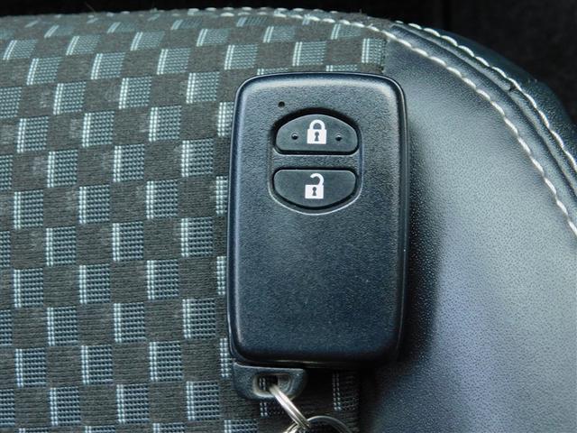 アクア クロスオーバー　メディアプレイヤー接続　Ｂカメラ　イモビライザー　ナビＴＶ　エアコン　ＬＥＤ　ＥＳＣ　アルミホイール　キーフリー　ワンセグ　ＥＴＣ　パワーステアリング　パワーウィンドウ　メモリーナビ　ＡＢＳ（21枚目）