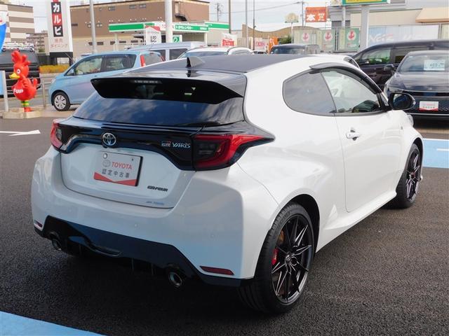 ＧＲヤリス ＲＺ　ハイパフォーマンス　１オーナ　Ｉストップ　ＬＥＤヘッド　盗難防止システム　バックガイドモニター　ＡＷＤ　フルオートエアコン　横滑り防止装置付き　アクティブクルーズコントロール　スマートキ－　ミュージックプレイヤー接続可（3枚目）