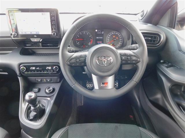 ＧＲヤリス ＲＺ　ハイパフォーマンス　１オーナ　Ｉストップ　ＬＥＤヘッド　盗難防止システム　バックガイドモニター　ＡＷＤ　フルオートエアコン　横滑り防止装置付き　アクティブクルーズコントロール　スマートキ－　ミュージックプレイヤー接続可（4枚目）